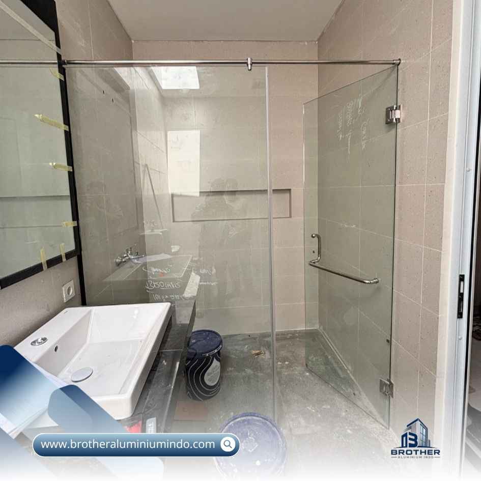 Kaca Shower