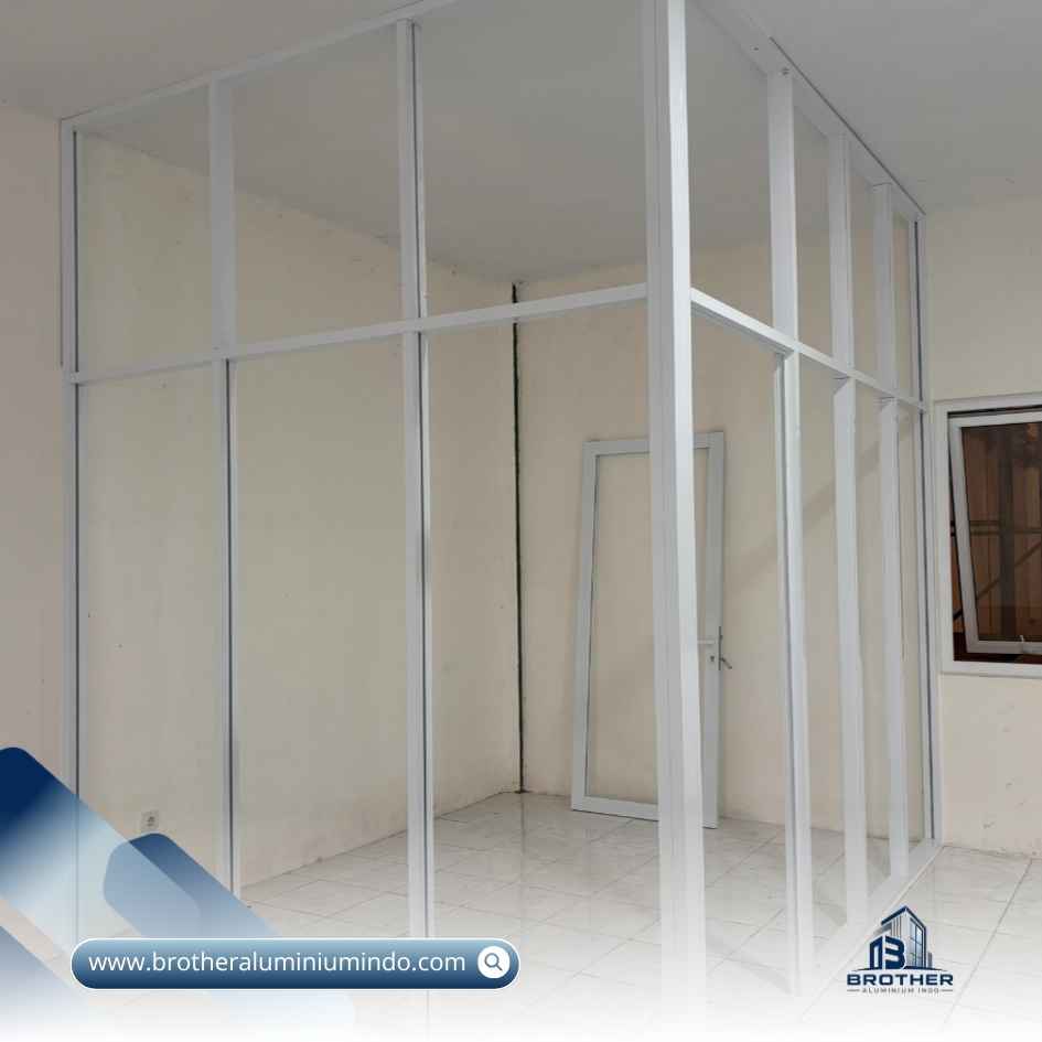 Kusen Partisi Sekat Ruangan Aluminium