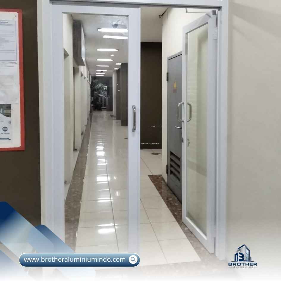 Pintu Swing Double Aluminium